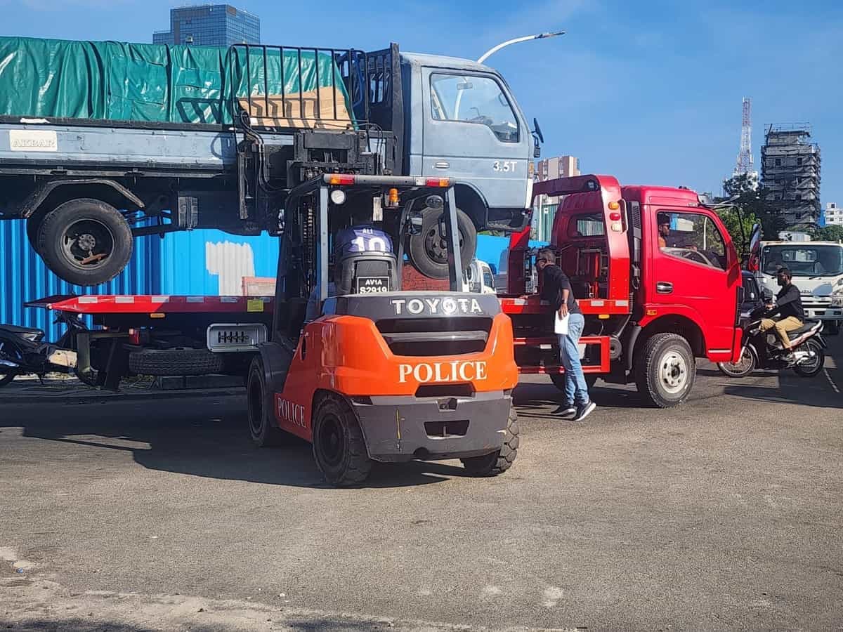 މާލޭ މަގުމަތިން 200 އަށްވުރެ ގިނަ ވެހިކަލް ޓޯ ކޮށްފި