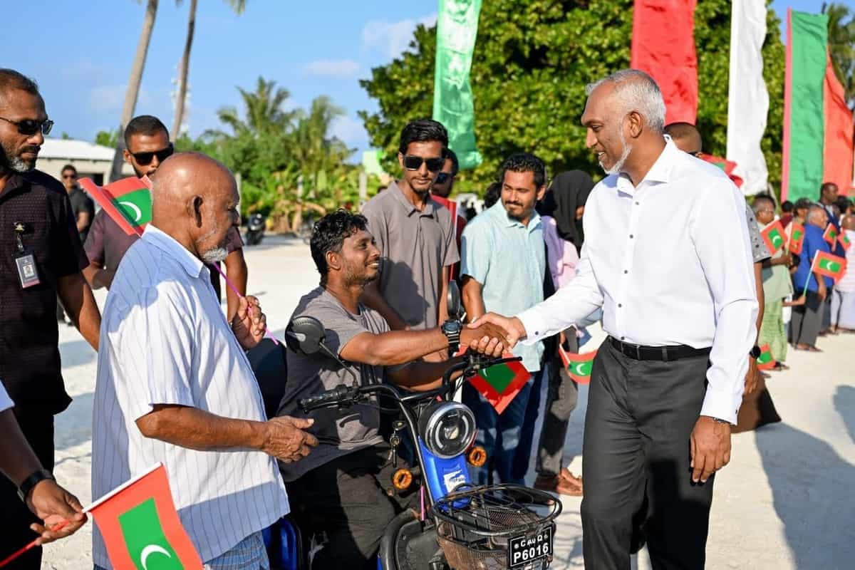 ރައީސް މުއިއްޒު ދ. އަތޮޅުގެ ރަށްތަކަށް