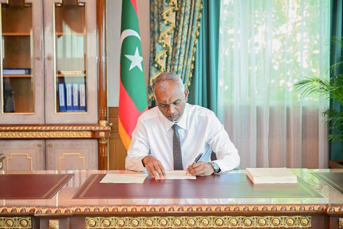 15 އަހަރު ހިންގުމުން ކޮލެޖްތައް ޔުނިވަރސިޓީތަކަށް ބަދަލުކުރެވޭނެ
